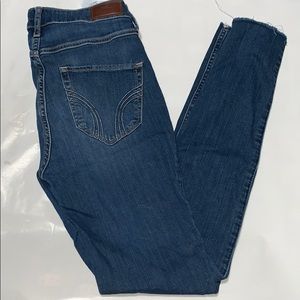 Hollister. Size 5R. 27.